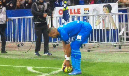 瓜帅：哈兰德队内影响力已达梅罗级别；我不会给裁判打电话