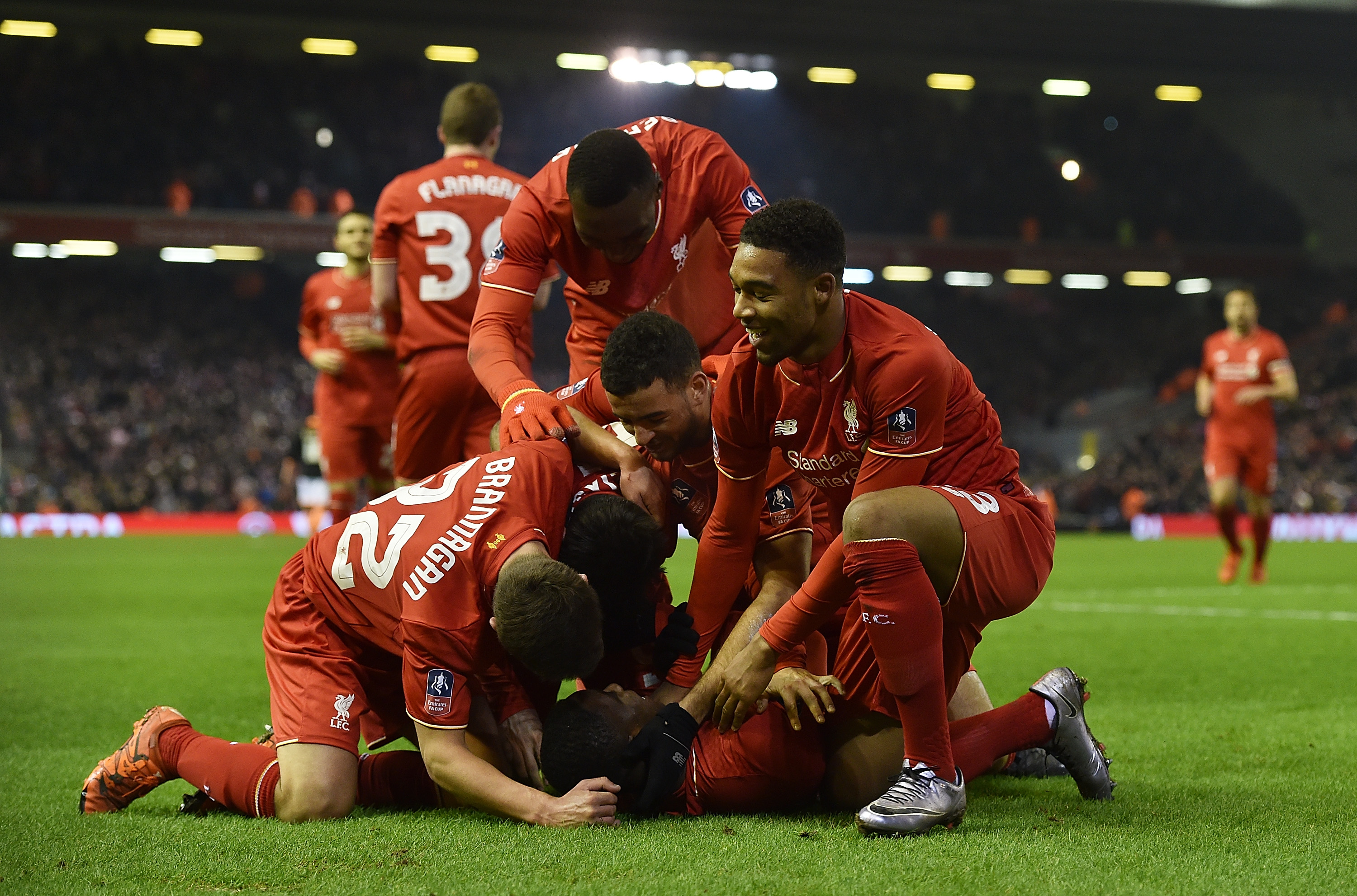 爷青回，维耶里社媒晒与大罗、巴乔、托蒂、卡纳瓦罗等人合照（回忆杀！维耶里社媒晒与罗纳尔多、巴乔、托蒂、卡纳瓦罗等传奇合影）