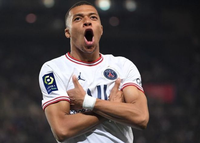 足球报：国安五夺足协杯冠军，憋屈半年终于可以痛快一回（足球报：国安五度捧起足协杯，半年的憋屈总算一吐为快）