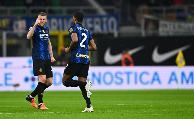 欧冠积分榜：拜仁、阿森纳、国米全胜领跑，下轮前二直接对话（欧冠形势：拜仁、阿森纳、国米以全胜占先，下轮榜前二正面交锋）