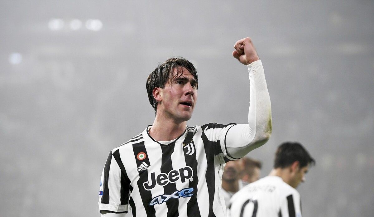 自吉鲁以来，姆巴佩是首位欧冠上演大四喜的法国球员（姆巴佩成继吉鲁之后欧冠首位上演大四喜的法国球员）