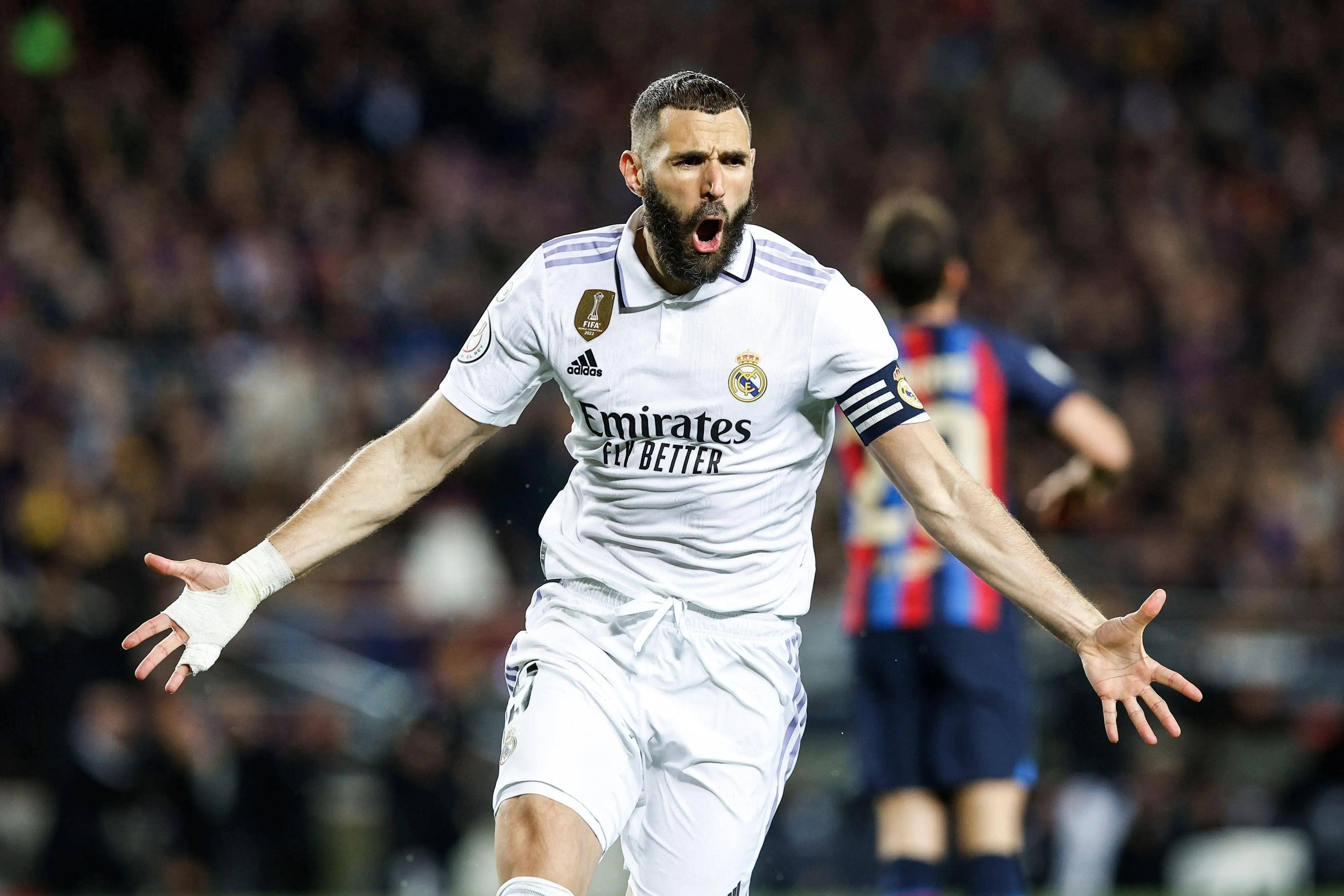 土媒：土超球员返回途中汽车突然起火，好在球员本人提前下车（土超球员返程途中座驾突发起火，所幸本人已先行下车）