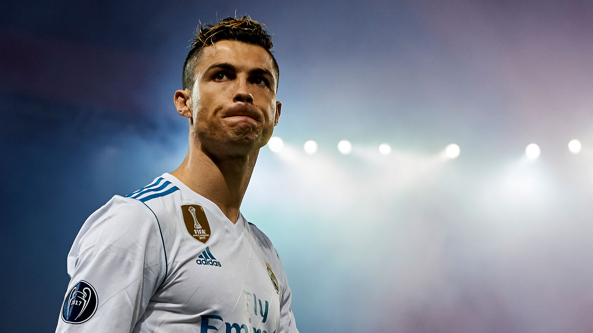 一日英超动向：曼联利物浦难兄难弟，阿森纳领跑态势不可阻挡（英超今日观察：曼联与利物浦同陷低迷，阿森纳强势领跑难以撼动）